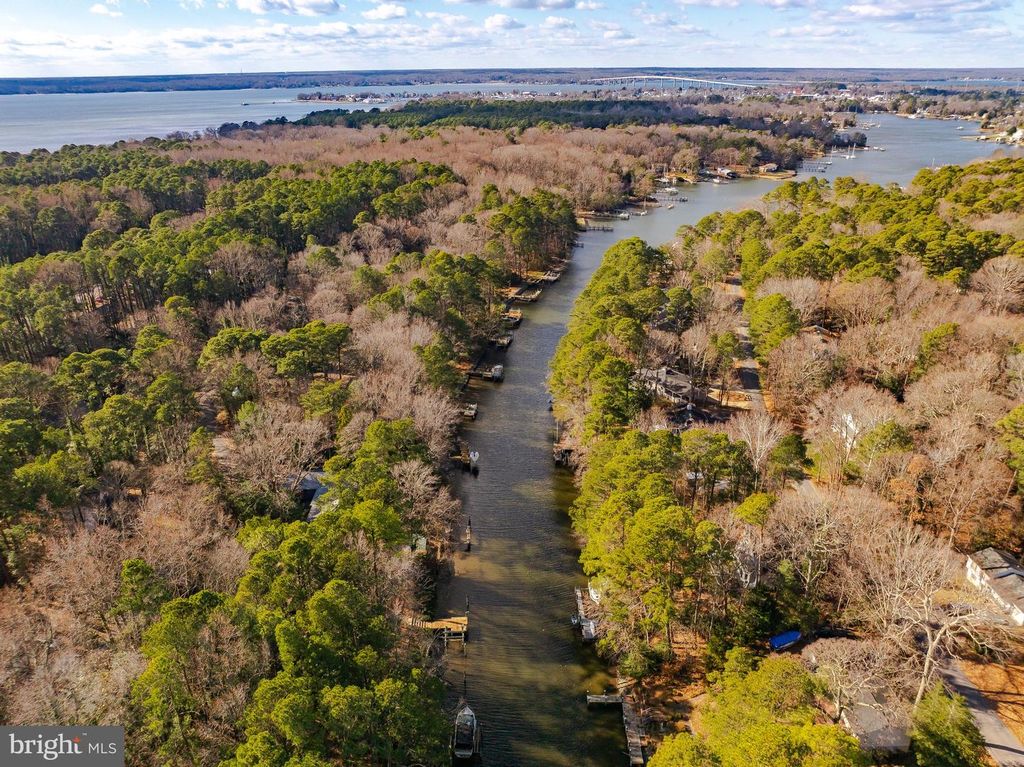 Image 7 of property listing at 288 ELKINS LN, Lusby, MD 20657