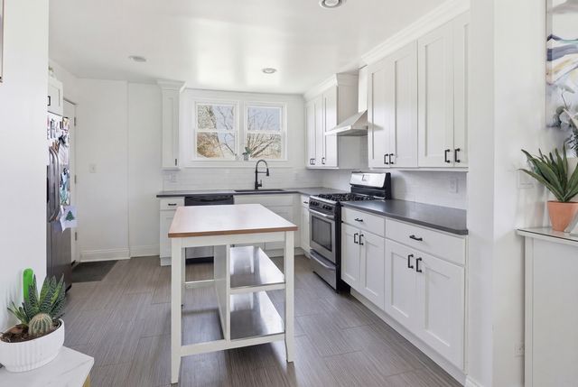 410 Standish Street, Elgin, IL 60123