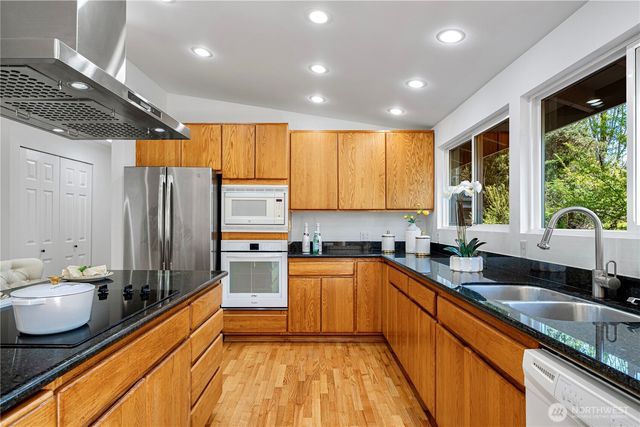 14823 NE 14TH ST, Bellevue, WA 98007