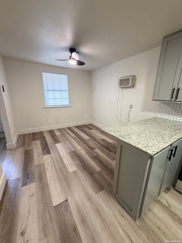 1121 Essex St Apt 3, San Antonio, TX 78210