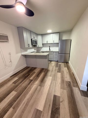 1121 Essex St Apt 3, San Antonio, TX 78210