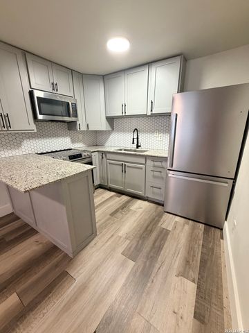 1121 Essex St Apt 3, San Antonio, TX 78210
