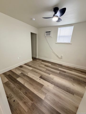 1121 Essex St Apt 3, San Antonio, TX 78210