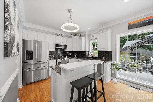 5780 Crown Terrace, Hickory, NC 28601