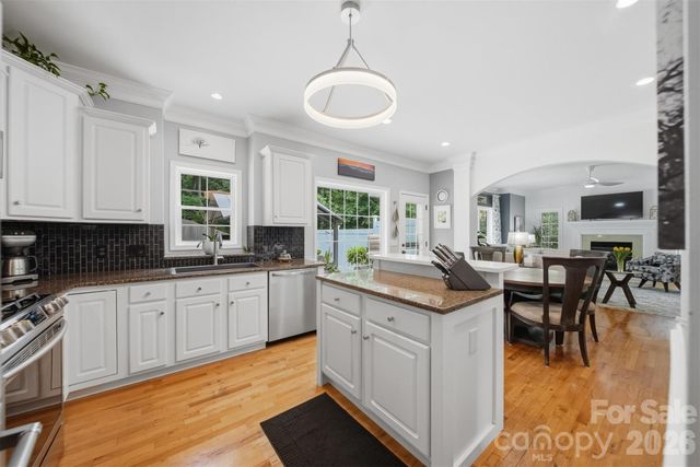 5780 Crown Terrace, Hickory, NC 28601