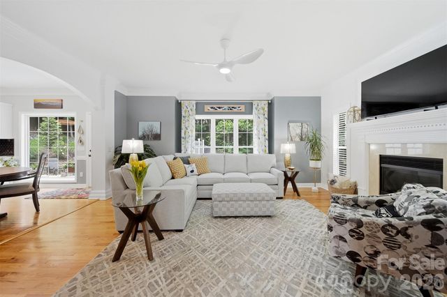 5780 Crown Terrace, Hickory, NC 28601
