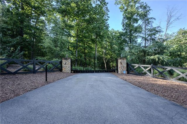 281 Chilhoe Drive, Canton, GA 30115