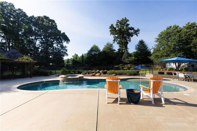 281 Chilhoe Drive, Canton, GA 30115