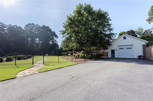 281 Chilhoe Drive, Canton, GA 30115