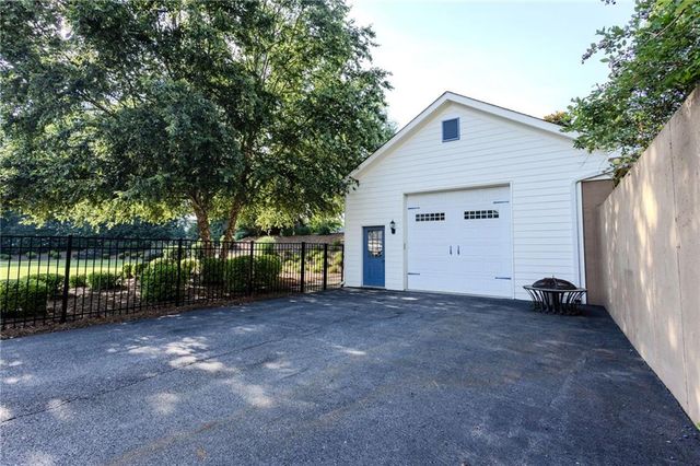 281 Chilhoe Drive, Canton, GA 30115
