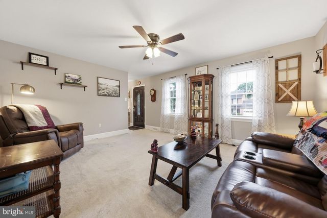 2 SWEET BRIAR LN, Hagerstown, MD 21742