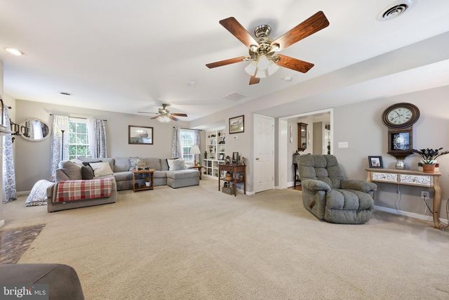 2 SWEET BRIAR LN, Hagerstown, MD 21742