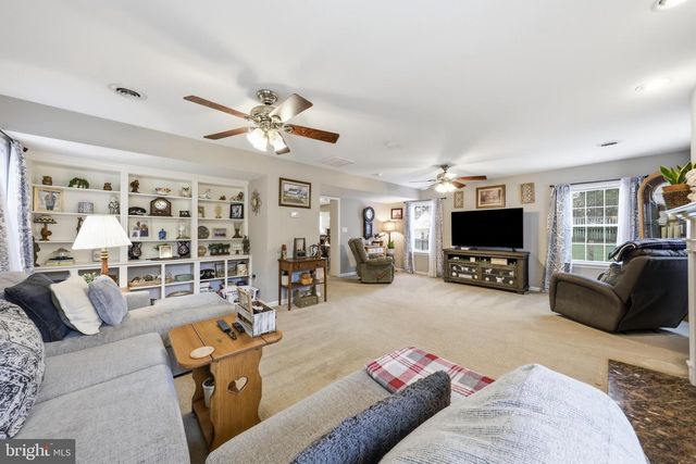 2 SWEET BRIAR LN, Hagerstown, MD 21742