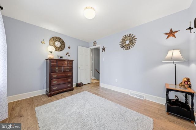 2 SWEET BRIAR LN, Hagerstown, MD 21742