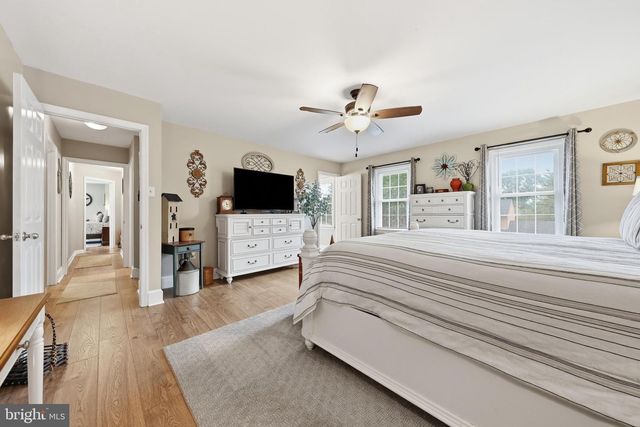 2 SWEET BRIAR LN, Hagerstown, MD 21742