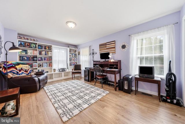2 SWEET BRIAR LN, Hagerstown, MD 21742