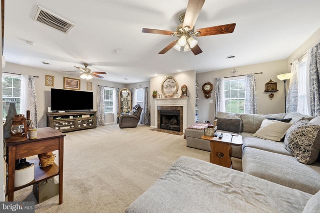 2 SWEET BRIAR LN, Hagerstown, MD 21742
