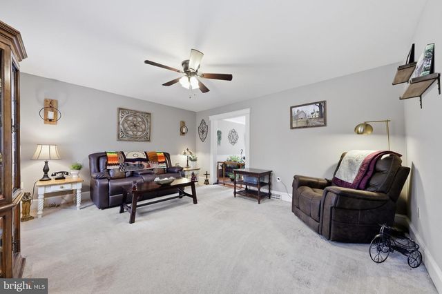 2 SWEET BRIAR LN, Hagerstown, MD 21742