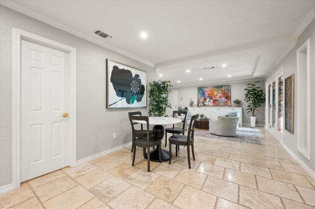 907 Loch Lomond Drive, Arlington, TX 76012