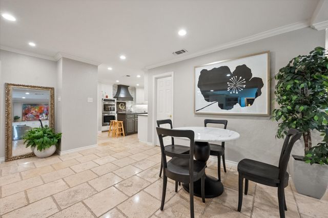 907 Loch Lomond Drive, Arlington, TX 76012