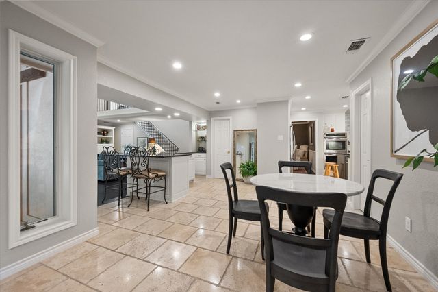 907 Loch Lomond Drive, Arlington, TX 76012