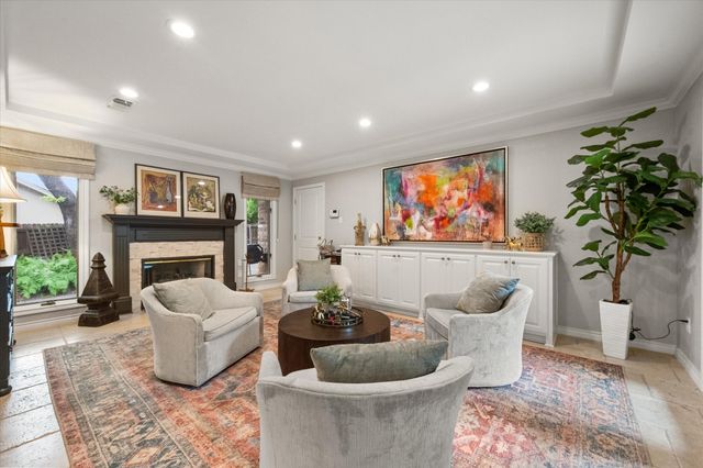 907 Loch Lomond Drive, Arlington, TX 76012