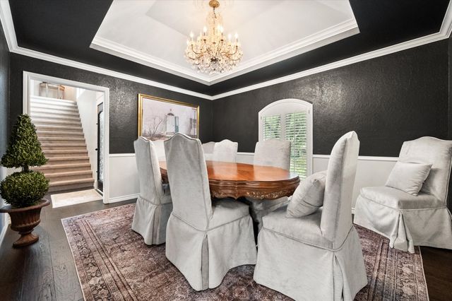 907 Loch Lomond Drive, Arlington, TX 76012