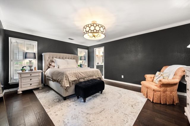 907 Loch Lomond Drive, Arlington, TX 76012