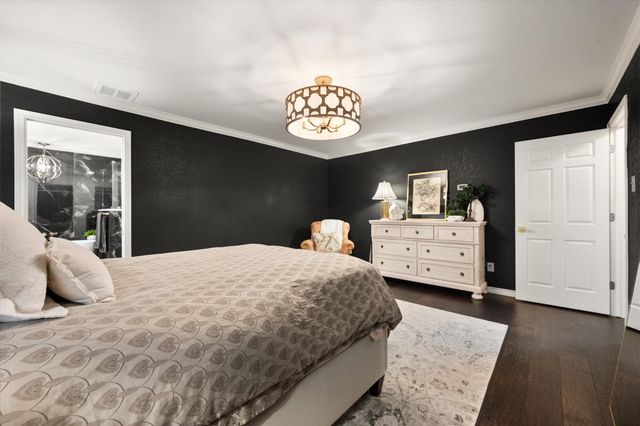 907 Loch Lomond Drive, Arlington, TX 76012