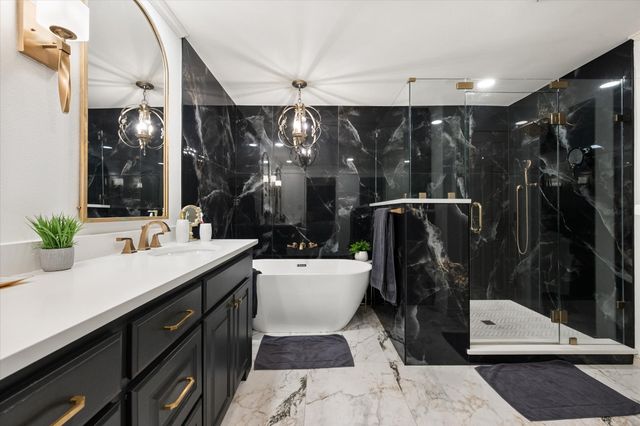 907 Loch Lomond Drive, Arlington, TX 76012