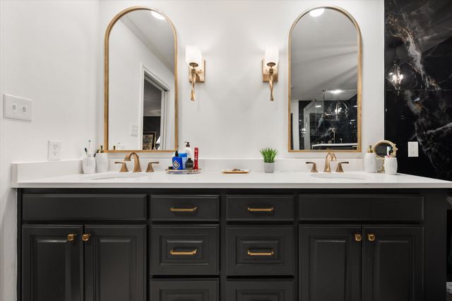 907 Loch Lomond Drive, Arlington, TX 76012