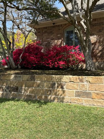 907 Loch Lomond Drive, Arlington, TX 76012