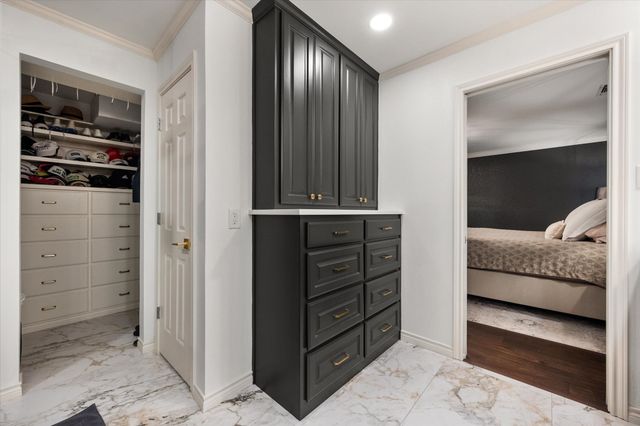 907 Loch Lomond Drive, Arlington, TX 76012