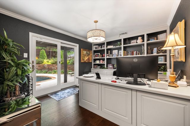 907 Loch Lomond Drive, Arlington, TX 76012