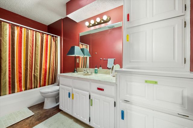 907 Loch Lomond Drive, Arlington, TX 76012