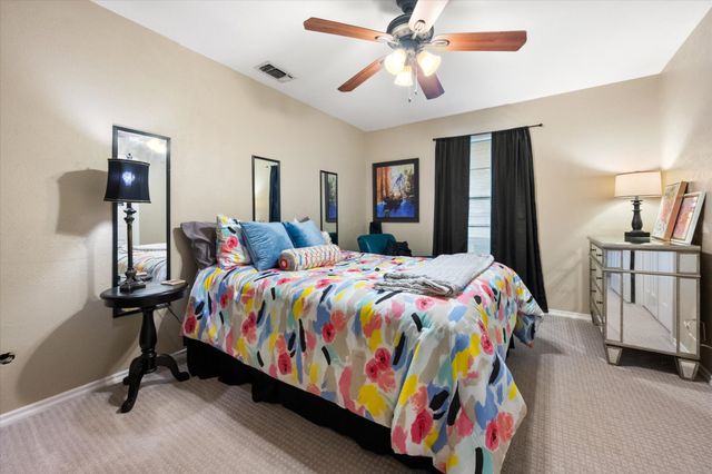 907 Loch Lomond Drive, Arlington, TX 76012