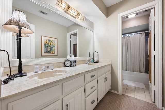 907 Loch Lomond Drive, Arlington, TX 76012