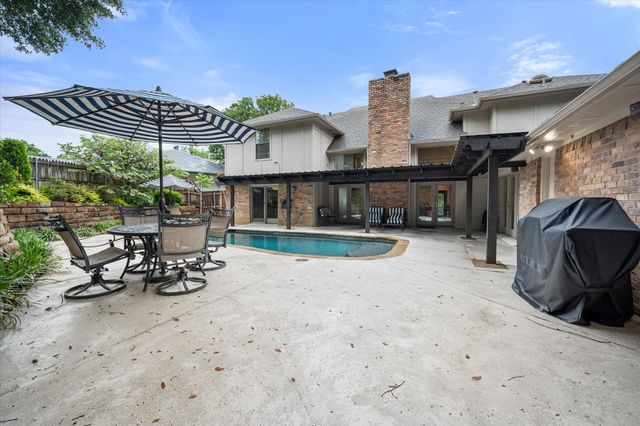 907 Loch Lomond Drive, Arlington, TX 76012