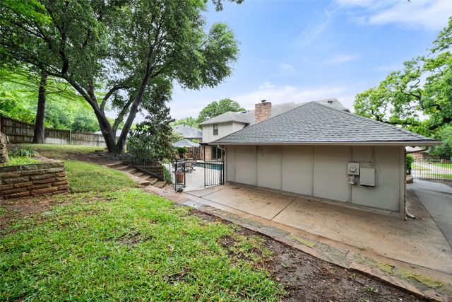 907 Loch Lomond Drive, Arlington, TX 76012