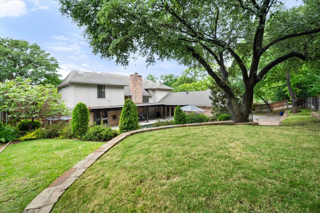907 Loch Lomond Drive, Arlington, TX 76012