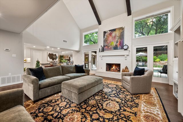 907 Loch Lomond Drive, Arlington, TX 76012