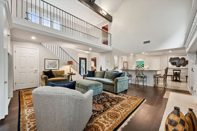 907 Loch Lomond Drive, Arlington, TX 76012