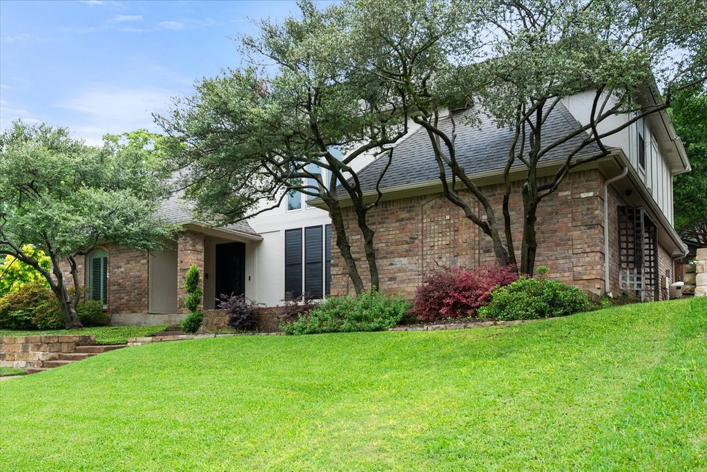 907 Loch Lomond Drive, Arlington, TX 76012
