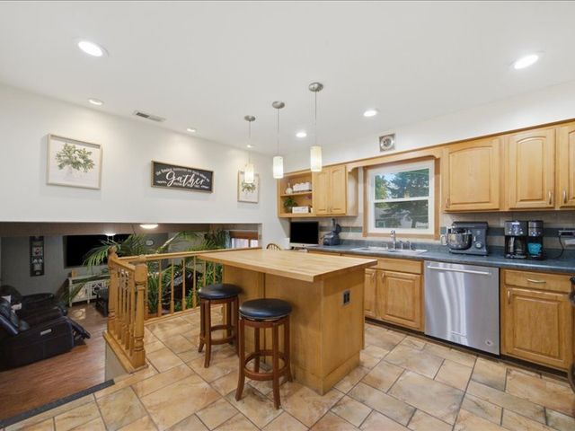 6313 Arcadia Drive, Tinley Park, IL 60477