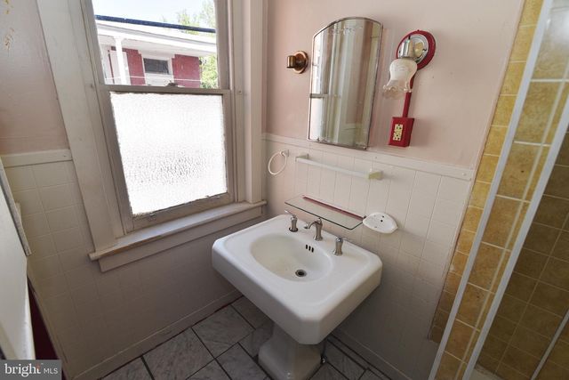 701 W MARKET ST, Pottsville, PA 17901