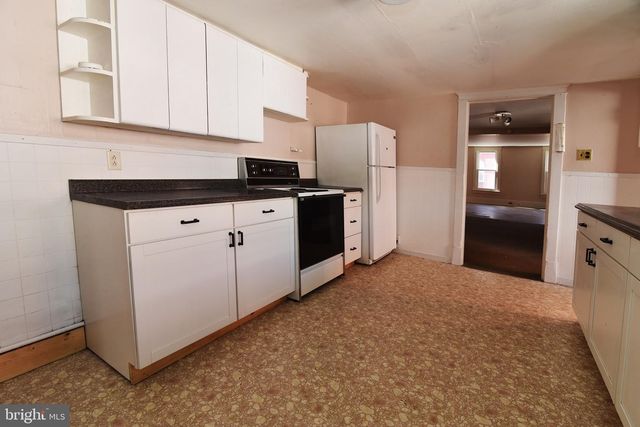 701 W MARKET ST, Pottsville, PA 17901