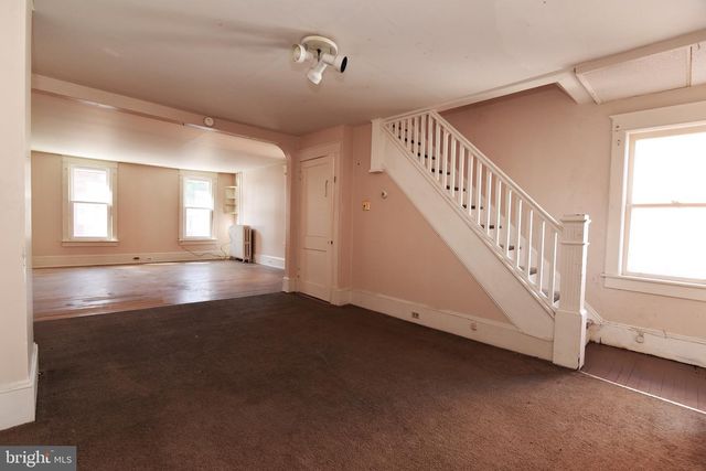 701 W MARKET ST, Pottsville, PA 17901