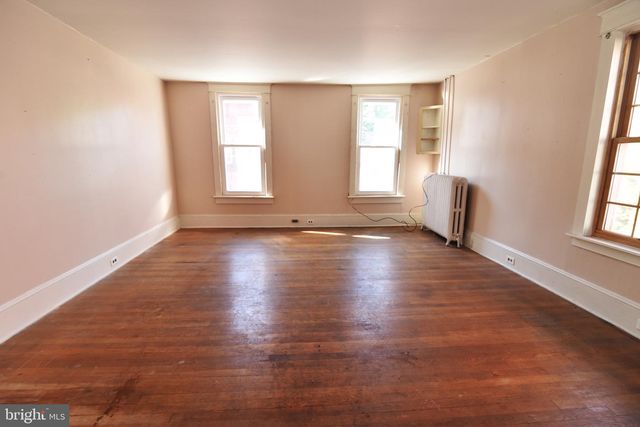 701 W MARKET ST, Pottsville, PA 17901