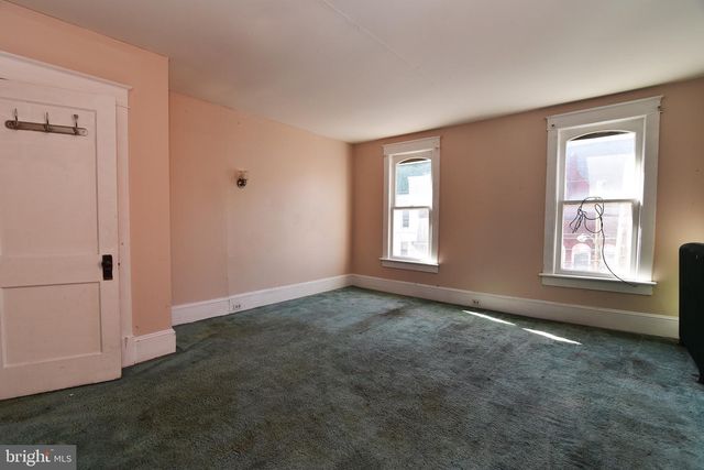 701 W MARKET ST, Pottsville, PA 17901
