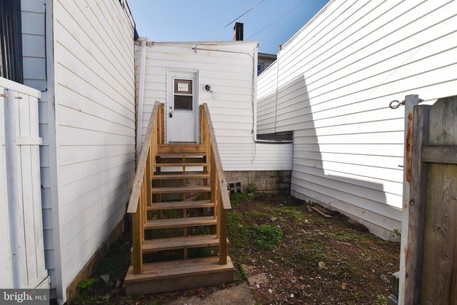 701 W MARKET ST, Pottsville, PA 17901
